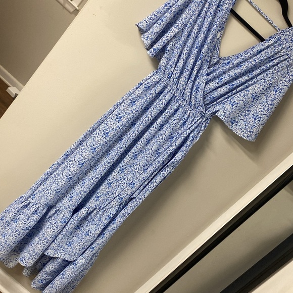 MATERNITY AND POST PARTUM WRAP DRESS BLUE FLORAL PRINT V BACK AND TRUE WRAP - Picture 9 of 15